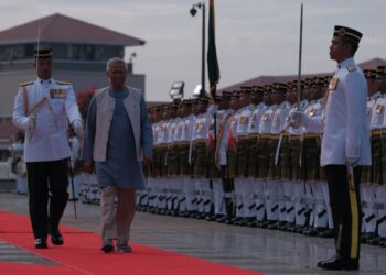 MUHAMMAD Yunus
diberikan sambutan rasmi di Bangunan Perdana Putra di Putrajaya sempena lawatan rasmi dua hari ke Malaysia. - UTUSAN/FAIZ ALIF ZUBIR