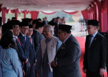 MUHAMMAD Yunus ketika lawatan rasmi ke Malaysia di Kompleks Perdana Putra di Putrajaya. - UTUSAN/FAIZ ALIF ZUBIR