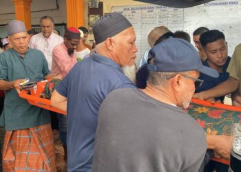 JENAZAH arwah Muhammad Amirul Rasyid disolatkan di Surau Taman Seri Pagi, Seremban sebelum dikebumikan di Tanah Perkuburan Forest Heights.