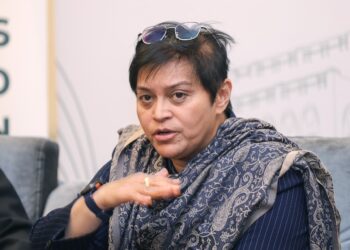 AZALINA Othman Said bercakap dalam sidang akhbar selepas Majlis Pra-Peluncuran Pelan Tindakan Nasional Mengenai Perniagaan Dan Hak Asasi Manusia (NAPBHR) 2025-2030 di Pusat Timbang Tara Antarabangsa (AIAC) di sini, hari ini. - UTUSAN/FARIZ RUSADIO