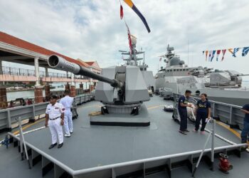 SEBAHAGIAN daripada aset milik tentera laut yang dipamerkan sempena program ASEAN Navies City Parade (ANCP) yang diadakan bersempena sambutan Hari Buletin 4.0 di Padang Kota Lama, Pulau Pinang hari ini.-GAMBAR/BULETIN MUTIARA