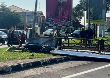KEADAAN lokasi kemalangan maut melibatkan seorang warga emas di  di Jalan Kota Bharu-Pengkalan Kubor dekat Bulatan Pasir Pekan, Tumpat, Kelantan hari ini-IHSAN POLIS.