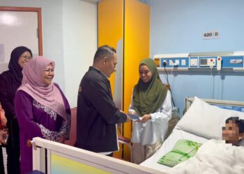 AZNAN TAMIN melawat zzul Islam Azuan Isaidi yang dirawat di sebuah hospital swasta di Johor Bahru.