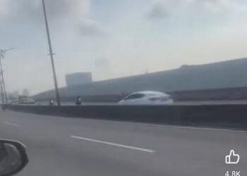 TANGKAP layar rakaman video tular memaparkan sebuah kereta berwarna putih dipandu secara melawan arus di Lebuhraya EDL, Johor Bahru semalam.