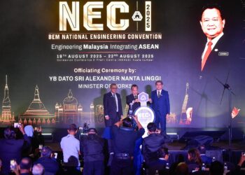 MENTERI Kerja Raya, Datuk Sri Alexander Nanta Linggi merasmikan Konvensyen Kejuruteraan Kebangsaan 2025 (NEC) di Connexion Conference & Event Centre, Bangsar. Foto : Saddam Yusoff