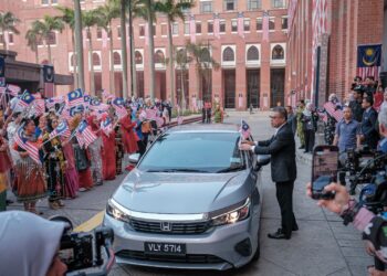 SAIFUDDIN Nasution Ismail ketika majlis sambutan Hari Kebangsaan peringkat Kementerian Dalam Negeri di Putrajaya. - UTUSAN/FAIZ ALIF ZUBIR
