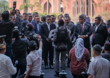 SAIFUDDIN Nasution Ismail ketika majlis sambutan Hari Kebangsaan peringkat Kementerian Dalam Negeri di Putrajaya. - UTUSAN/FAIZ ALIF ZUBIR