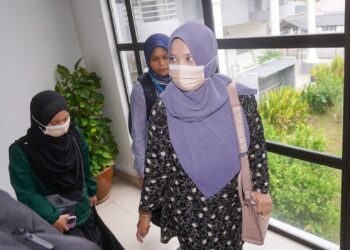 SITI Hajar Alfah Sharuddin dihadapkan ke Mahkamah Majistret, Sepang, Selangor atas pertuduhan menyebarkan maklumat tidak sah berkait dengan kematian Zara Qairina Mahathir. - UTUSAN/FAISOL MUSTAFA