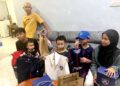 IZZUL Islam Azuan Isaidi (topi) ceria bersama adik beradiknya setelah kembali sihat selepas cedera akibat dibuli di rumahnya di Taman Universiti, Johor Bahru disini. - UTUSAN/RAJA JAAFAR ALI