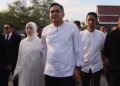 DR. Muhamad Akmal Saleh (tengah) ketika tiba di pekarangan Mahkamah Majistret Bukit Mertajam, Pulau Pinang hari ini.-UTUSAN/DANIAL SAAD