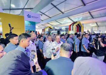 ANWAR Ibrahim ketika hadir pada pelancaran Program Madani Rakyat 2025 Negeri Sembilan di Dataran Nilai, Seremban hari ini.