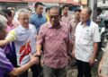 MOHAMED KHALED Nordin ketika hadir dalam Majlis Beramah Mesra bersama masyarakat Cina di Medan Selera, Kota Tinggi, hari ini.