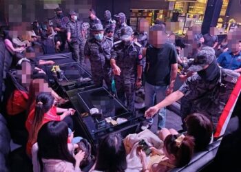 Wanita-wanita warga asing yang ditahan dalam serbuan ke atas sebuah pusat hiburan di Kuching.