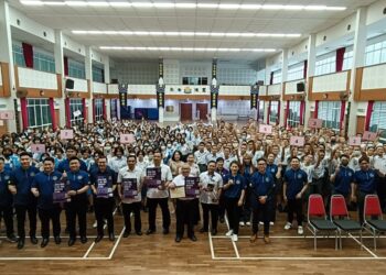 SEBAHAGIAN daripada peserta yang mengambil bahagian pada program Kesedaran Anti-Scam 'Kita Jaga Kita' di SMJK Chung Ling, Butterworth, Pulau Pinang