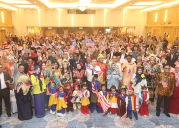 ANTHONY Loke  selepas menghadiri majlis perhimpunan bulanan peringkat Kementerian Pengangkutan, Putrajaya.