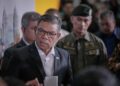 SAIFUDDIN Nasution Ismail pada sidang akhbar selepas melancarkan inisiatif Benteng Persada: Di Sempadan Kita Bersatu di Persada Kita Bermaruah oleh AKPS di KLIA Terminal 1, Sepang hari ini.-UTUSAN/FAIZ ALIF ZUBIR