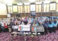 ANFAAL Saari bergambar dengan peserta program Seminar Kependudukan Negeri Selangor (SKNS) di Shah Alam, Selangor hari ini.--UTUSAN/ISKANDAR SHAH MOHAMED
