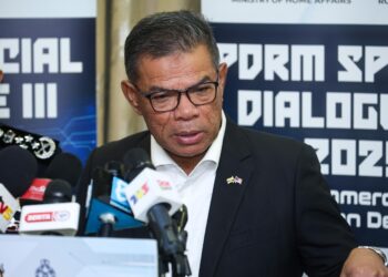 Saifuddin Nasution ketika sidang akhbar selepas Majlis Penutup Siri Dialog Khas III PDRM yang dianjurkan Jabatan Siasatan Jenayah Komersial (JSJK) di Pusat Konvensyen Sime Darby