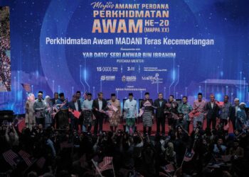 ANWAR Ibrahim pada Majlis Amanat Perdana Perkhidmatan Awam (MAPPA) ke-20 di Pusat Konvensyen Antarabangsa Putrajaya (PICC) semalam. FOTO - FAIZ ALIF ZUBIR