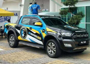 SELAIN stok jersi beserta set kamera dan lensa, sebuah pacuan empat roda jenis Ford Raptor turut dilaporkan hilang selepas butik sukan milik Kopa Arena di USM Pulau Pinang dipecah masuk awal pagi tadi.-GAMBAR/FACEBOOK