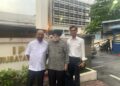 NARAN Singh Ara Singh (kiri) ditemui pemberita di Hospital Kuala Lumpur hari ini. - UTUSAN/HANAFI ZULKEFLI