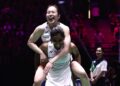 PEARLY-THINAAH menjadi pasangan beregu wanita negara  pertama melangkah ke perlawanan akhir Kejohanan Dunia  selepas berjaya menewaskan pasangan dari Jepun, Nami Matsuyama-Chiharu Shida dalam pertarungan sengit yang berlanjutan sehingga ke rubber set 14-21, 21-13, 21-12 dalam masa 1 jam 8 minit di Adidas Arena, Paris sebentar tadi-AFP