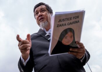 UNTUK menangani gejala buli, hendaklah kita terutama ibu bapa sentiasa menyemai dan mendidik anak-anak dengan rasa kasih dan sayang sesama insan.