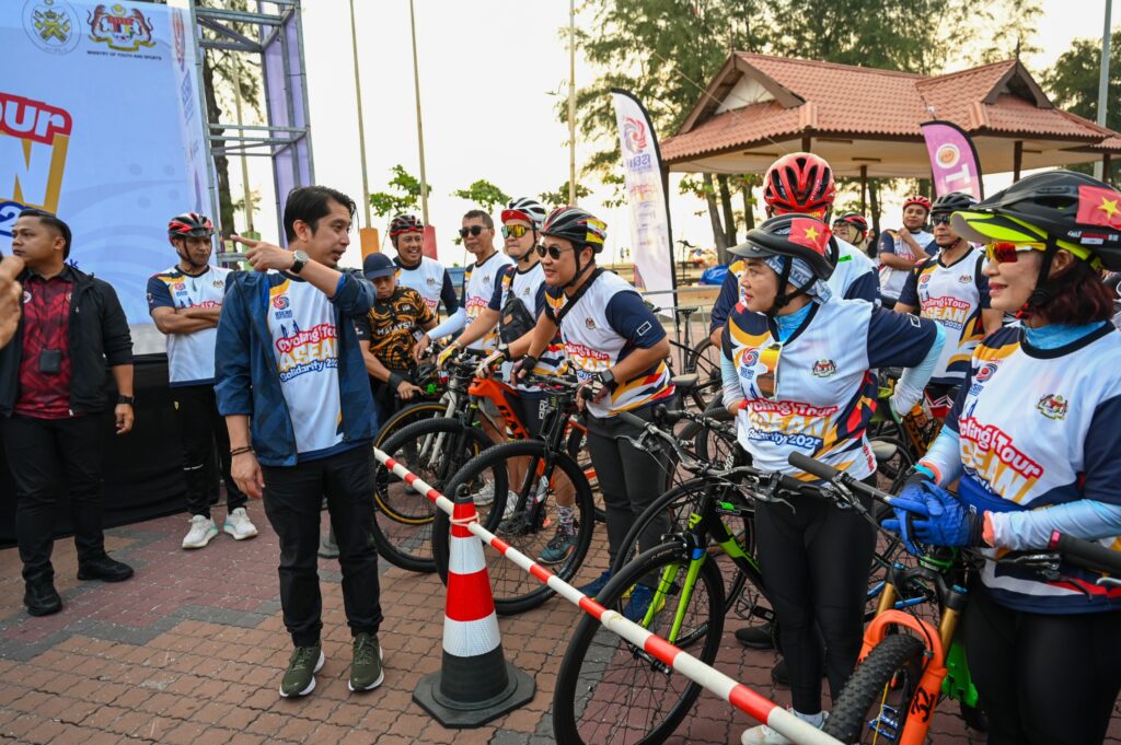 Kayuhan Berbasikal ASEAN Solidariti 2025 perkasa hubungan serantau 1 adam 2