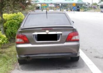KERETA Proton waja yang dinaiki lelaki (suspek) sebelum membakar diri dan kekasihnya diatas jalan dalam kejadian berhampiran plaza tol Simpang Renggam pada 13 Ogos baru-baru ini.