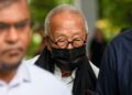 Taikun hotel Malaysia, Ong Beng Seng meninggalkan Mahkamah Negeri di Singapura. Beng Seng mengaku bersalah pada 4 Ogos 2025 atas pertuduhan yang dikaitkan dengan bekas menteri pengangkutan negara kota itu yang dipenjarakan kerana rasuah. - AFP