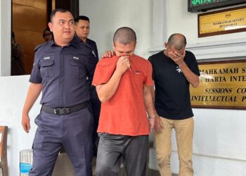 TERTUDUH (tengah) hadir ke Mahkamah Sesyen di sini hari ini bagi didakwa atas pertuduhan memperkosa bekas kakak iparnya.