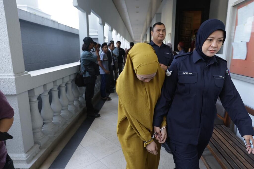 Pengasuh menangis selepas didakwa menyebabkan kematian bayi