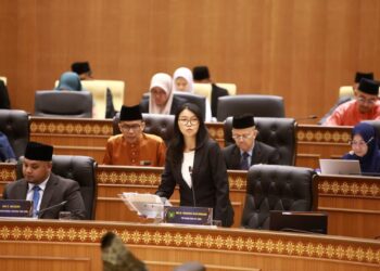 GAN Ay Ling ketika berucap dalam sesi sidang DUN Perlis di Kompleks DUN, Kangar, Perlis hari ini.-UTUSAN/ADIB AKHYAR