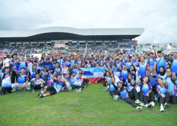 Kontinjen Majlis Sukan Sekolah (MSS) Sabah yang muncul juara keseluruhan bagi Kejohanan Olahraga Majlis Sukan Sekolah Malaysia (MSSM) kali ke-65 tahun 2025 bergambar bersama di Stadium Tuanku Syed Putra, Kangar, Perlis hari ini.-UTUSAN/IZLIZAN OTHMAN