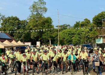 SERAMAI 250 peserta termasuk dari Singapura dan Thailand menyertai program Gleywak Bike Camp siri kedua yang diadakan di Ulu Kasar Adventure Park, Setiu, Terengganu. - UTUSAN/PUQTRA HAIRRY