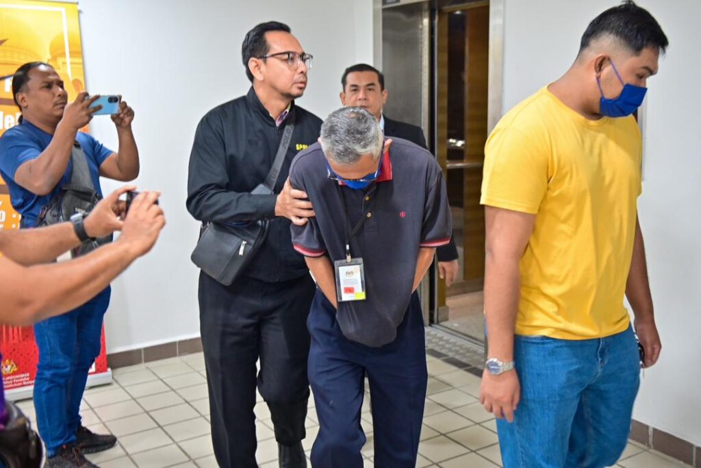 Bekas bendahari kesatuan didenda RM10,000 salah guna dana kebajikan Bekas bendahari kesatuan didenda RM10,000 salah guna dana kebajikan