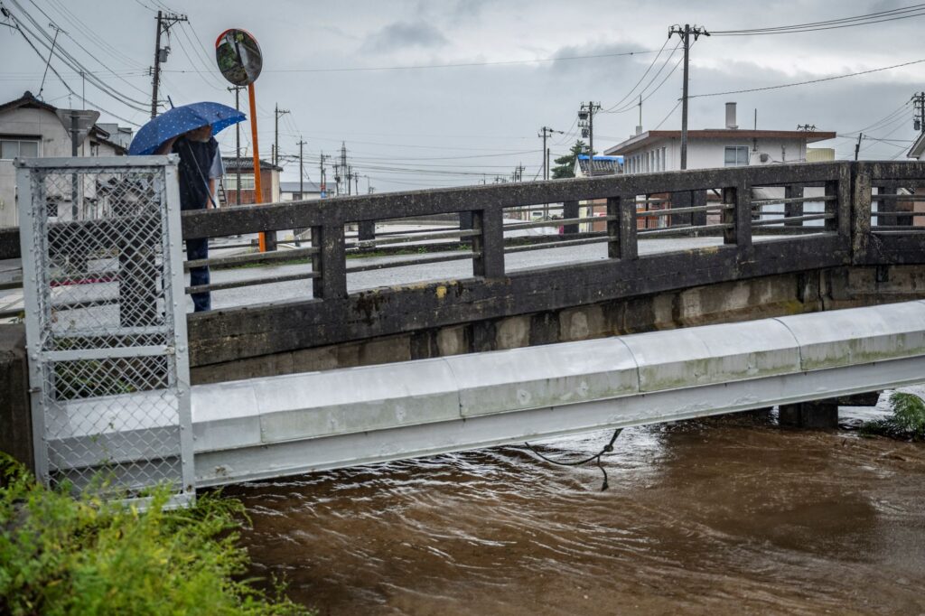 Hujan luar biasa landa selatan Jepun, ribuan diarah berpindah 1 japan rain