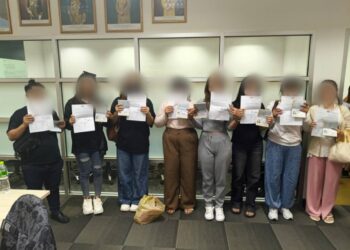 ANTARA warga asing yang diarah berpatah balik kerana tidak memenuhi syarat kemasukan sebagai pelawat ke Malaysia di Kompleks ICQS Bukit Kayu Hitam.