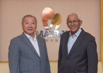 MOHAMAD Haslah Mohamad Amin (kanan) bersama Pengasas dan Timbalan Pengerusi Eksekutif Kumpulan Matrix Concepts, Datuk Seri Lee Tian Hock.