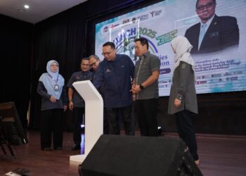 ZAINAL Amin Ayub ( tiga dari kanan) merasmikan 3rd Malaysian Universities National Health Convention (MUNCH) 2025 di Universiti Sultan Zainal Abidin (UniSZA) Kuala Nerus, Terengganu.- UTUSAN/ERMA YUSNIDA JUSOH
