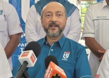 MUKHRIZ Mahathir dalam sidang akhbar selepas Majlis Himpunan Pejuang Negeri Kelantan di Peringat, Kota Bharu, Kelantan.  - UTUSAN/MUSTAQIM MOHAMED