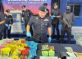 NAAZRON Abdul Yusof ketika menunjukkan rampasan dadah dalam serbuan secara berasingan ketika sidang akhbar di Ibu pejabat Polis Daerah Kajang di sini, hari ini.