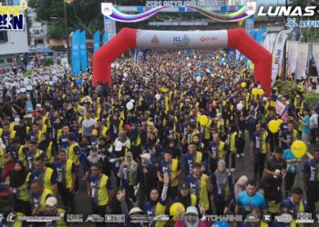 SUASANA Dataran Dewan Bandaraya Kuala Lumpur (DBKL) yang dipenuhi sekitar 11,000 peserta Navy Run 25, hari ini. - FACEBOOK TLDM