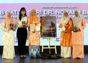 NORAINI Ahmad (tiga dari kiri) pada Program Advokasi Kesejahteraan Untuk Wanita Keganasan Rumah Tangga (Aku Wanita@KRT) di Ipoh, Perak hari ini. - UTUSAN/FADZIL ZAINOL