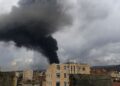 KEPULAN asap menjulang tinggi selepas tentera Israel membedil sasaran Houthi di Sanaa, Yaman. - AFP