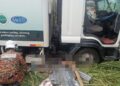 ANGGOTA bomba mengeluarkan mangsa yang terperosok di bawah lori dalam kemalangan di Jalan Simpang Pulai-Cameron Highlands, Ipoh hari ini.
