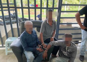 TIGA lelaki warga Bangladesh antara yang ditahan dalam serbuan di sebuah kawasan kebun kelapa sawit di Kampung Tualang 7, Kampung Kepayang di Ipoh semalam.