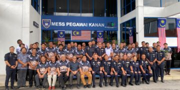 PASUKAN ragbi Polis Diraja Malaysia (PDRM) selepas majlis minum petang sesi pengenalan pasukan di Pusat Latihan Polis (PULAPOL), Kuala Lumpur, hari ini.