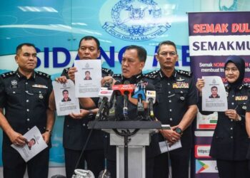 Rusdi Mohd. Isa dalam sidang akhbar di Kuala Lumpur, semalam.