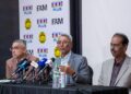 PEMANGKU Presiden FAM, Datuk Mohd Yusoff Mahadi mengadakan sidang media susulan peletakan jawatan bekas Presiden FAM, Datuk Mohd Joehari Mohd Ayub di Wisma FAM, Semalam. Turut hadir Timbalan Presiden FAM, Datuk S. Sivasundram Sithamparam dan Setiausaha Agung FAM, Noor Azman Rahman (kiri). Foto : Saddam Yusoff